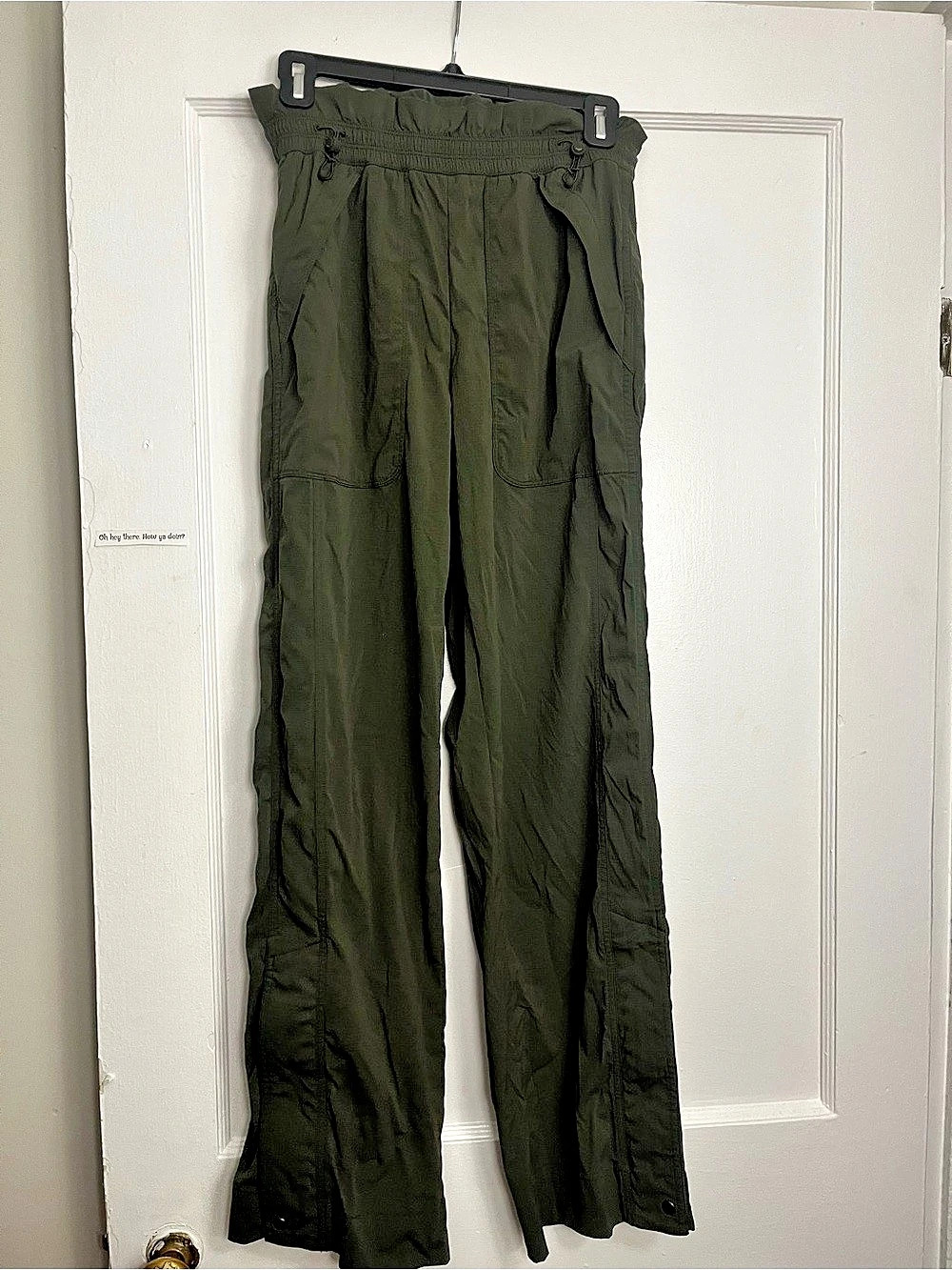 Athleta Trekkie Paper Bag Pant Women's Wide Leg Pants in Green Size 0 Like New